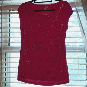 Ladies pink top, size small.